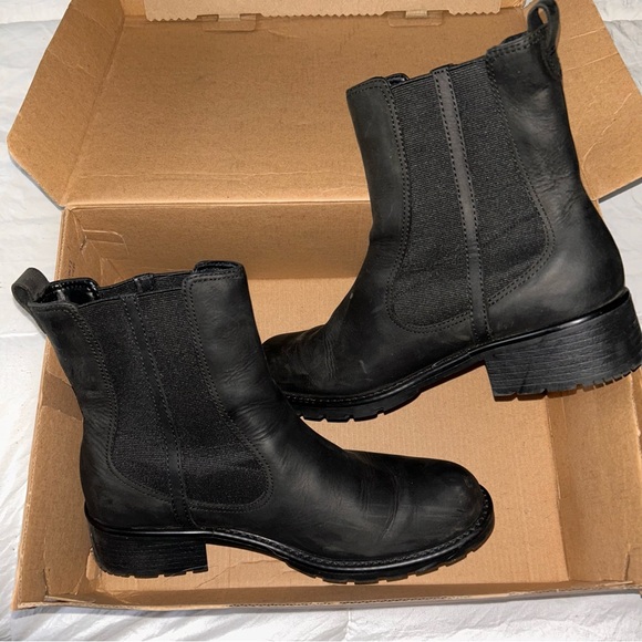 Clarks Other - Clarks Tilden Zip II Boots